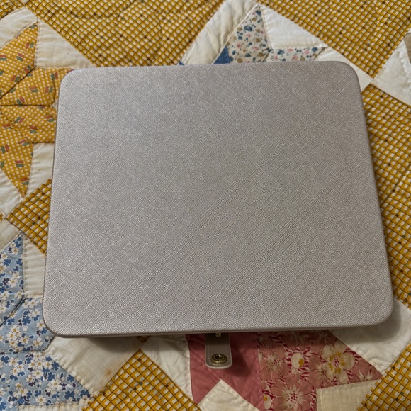 Hives & Honey Opal Large Jewelry Travel Case with Mirror Golden Mist Color - Picture 3 of 6